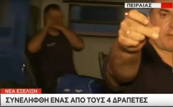 Ο κακός χαμός μεταξύ συνεργείου του ΣΚΑΪ και αστυνομικών – «Τους έφυγαν οι κρατούμενοι και τους ενοχλούμε εμείς» (βίντεο)